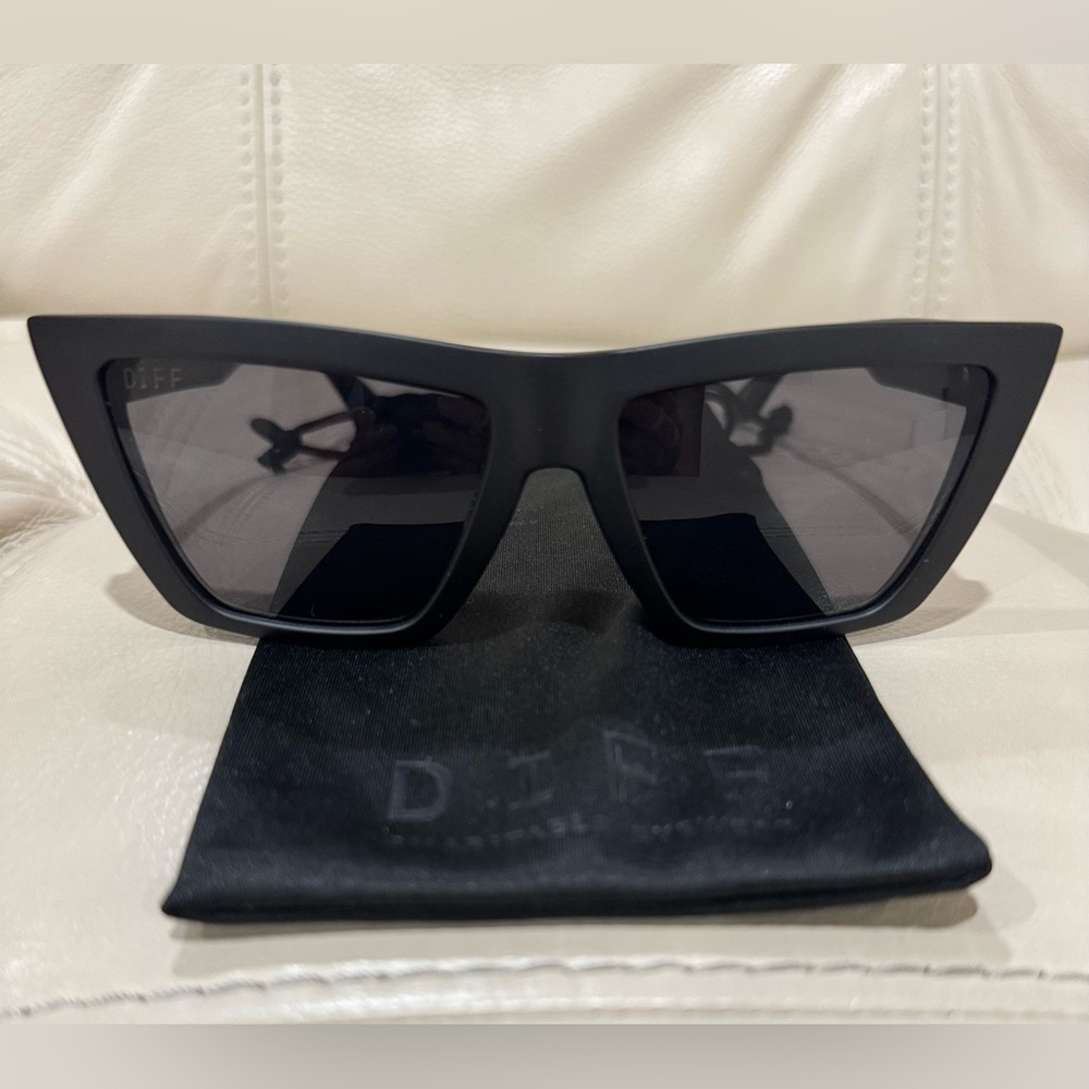 Diff Eyewear Winona Cats eye  Matte Black Sunglasses